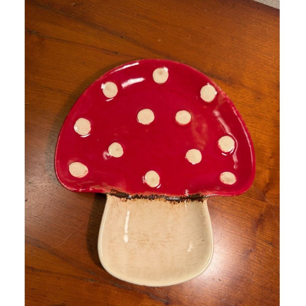 Ceramic mushroom-shaped dish
